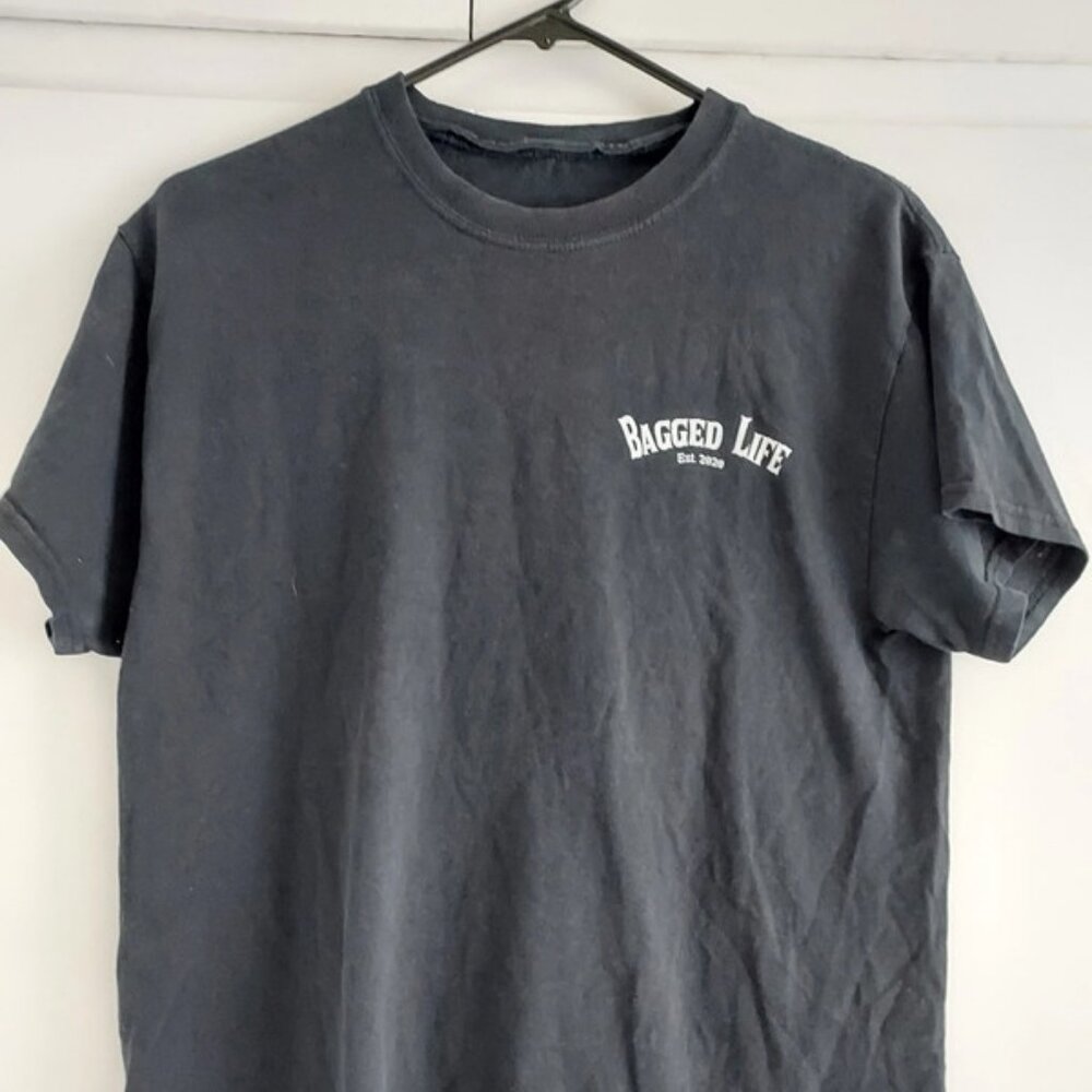 t-shirt in black with print